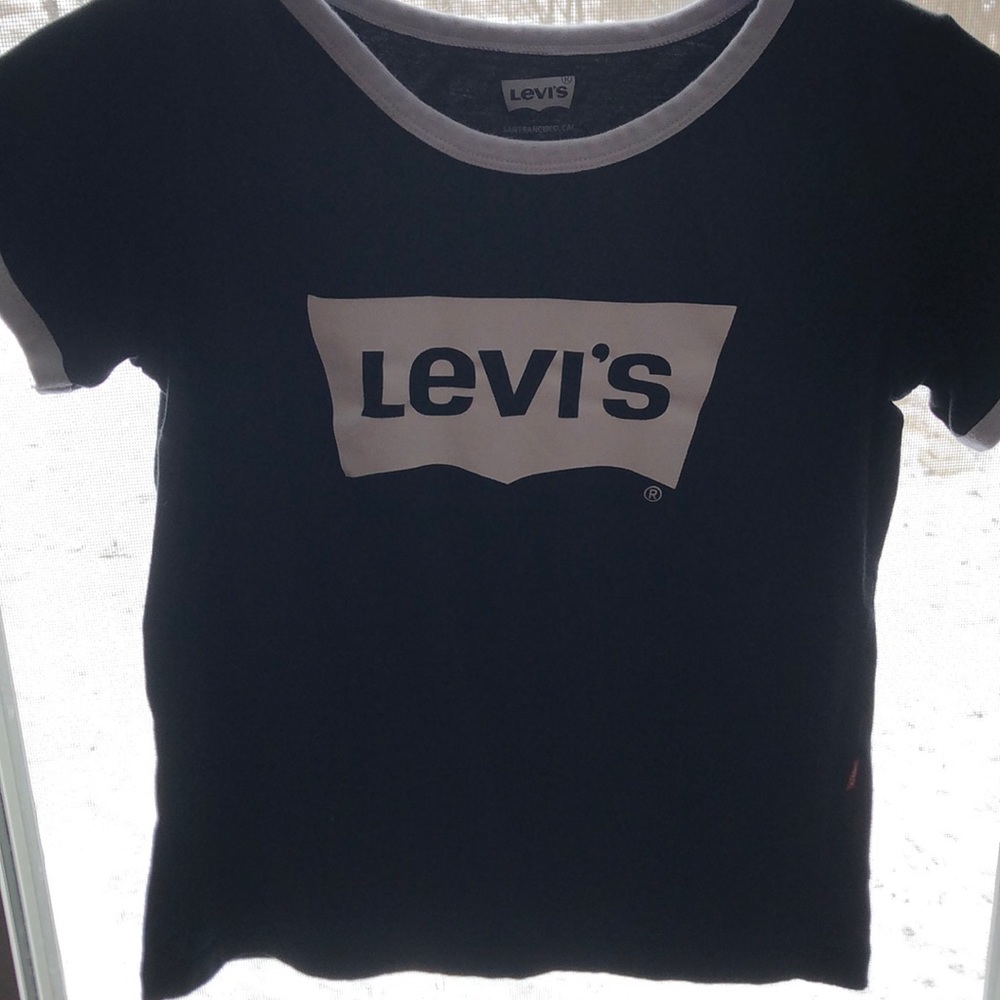 Black and white Levi’s shirt
